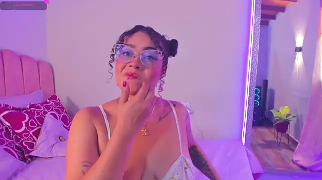 antonelllepiercee live cam on StripChat