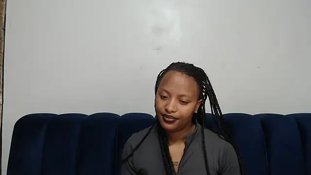 Youngling05 live cam on StripChat