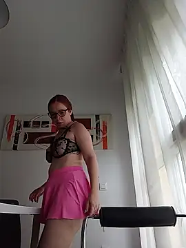 redheaddoll22 live cam on StripChat