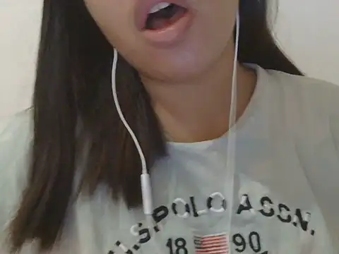 ChubbyButty live cam on StripChat