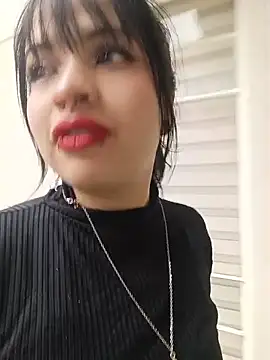 HannaRoussee live cam on StripChat