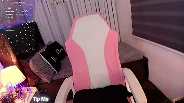 lushluci live cam on StripChat
