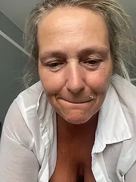 Blondnboujee53