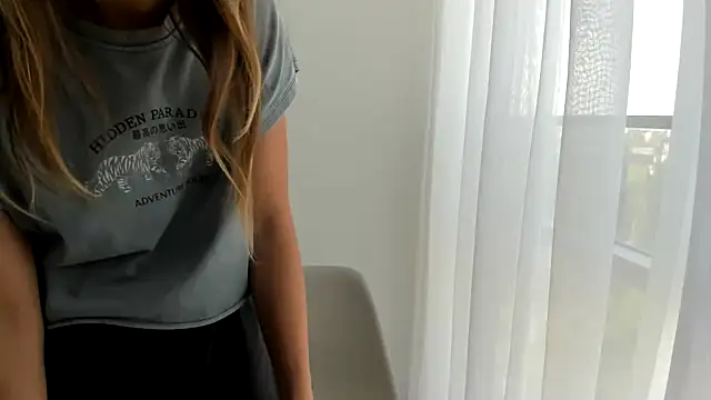 summmmersky1 live cam on StripChat