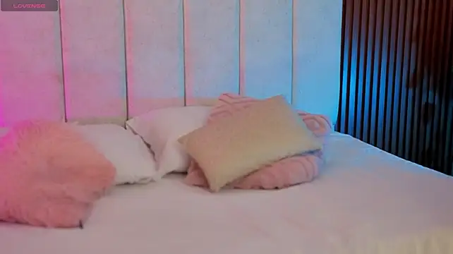 SofiaCortes4 live cam on StripChat