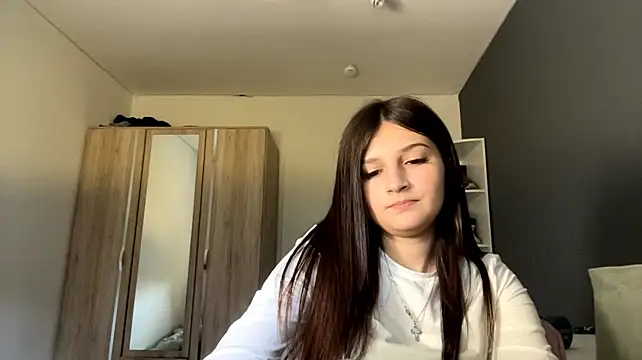 SpanishRooter live cam on StripChat