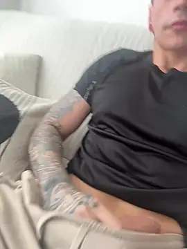 skrill15 live cam on StripChat