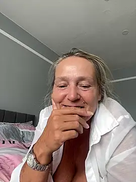 Blondnboujee53
