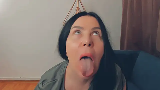 BrilliantGirll live webcam