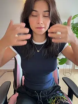 Adriennesexxx webcam