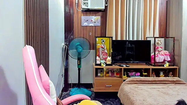 imallyoures69 live cam on StripChat