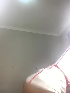 Strawberry11 live cam on StripChat