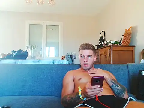 Elkafit28 live cam on StripChat