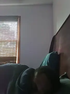 AlphaPremiere live cam on StripChat