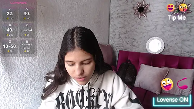 Evagirl69 live room snapshot on Stripchat