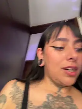 Lulu-21 live cam on StripChat