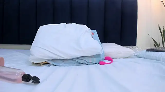mayaevansmg live webcam