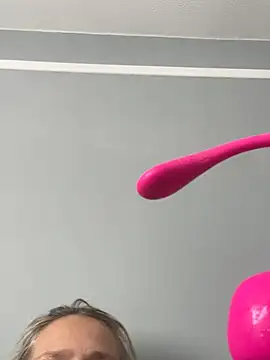 Blondnboujee53 live cam on StripChat