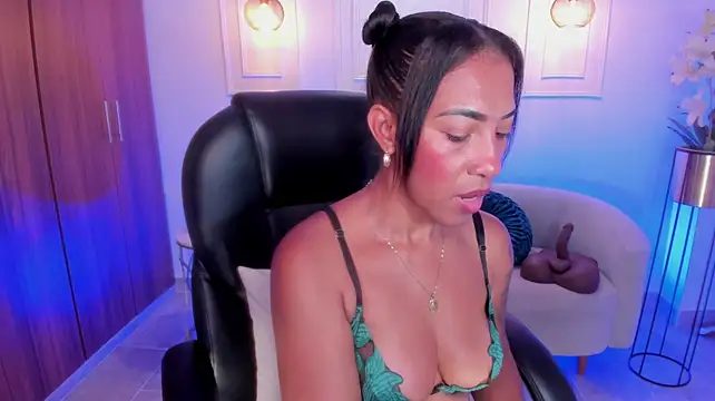 Shantaall_ live cam on StripChat