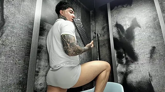 Gury_tattoo live cam on StripChat