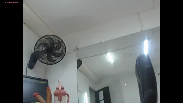 nei_girl live cam on StripChat