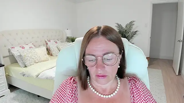 Vika73 live sex cam