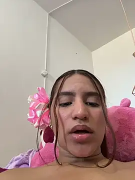 ViankaRose live cam on StripChat