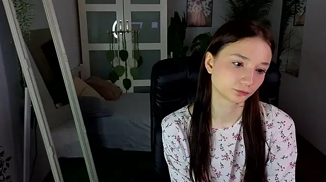 MelanieVirelle live cam on StripChat