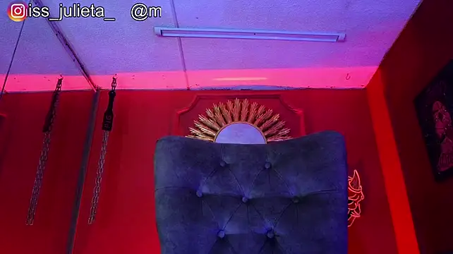 Julieta_Russell live cam on StripChat