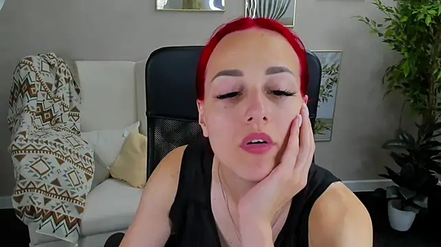 Liinda_Lee live cam on StripChat