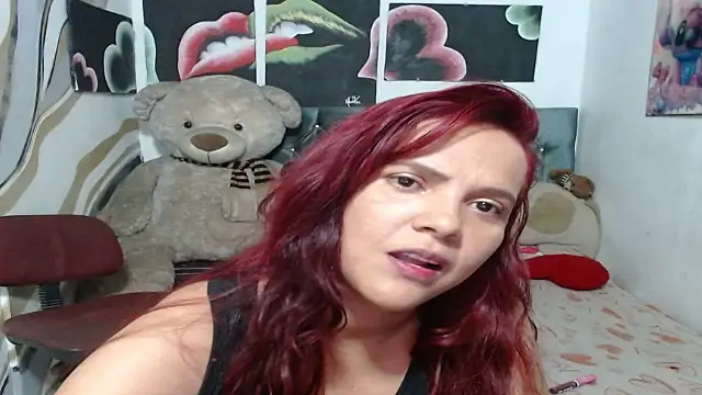 manzanahot9 live cam on StripChat