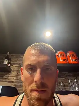 Johnytrain live cam on StripChat