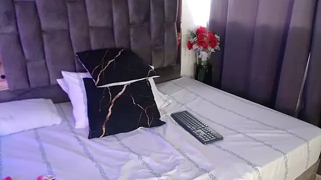 Emily_milfF live cam on StripChat