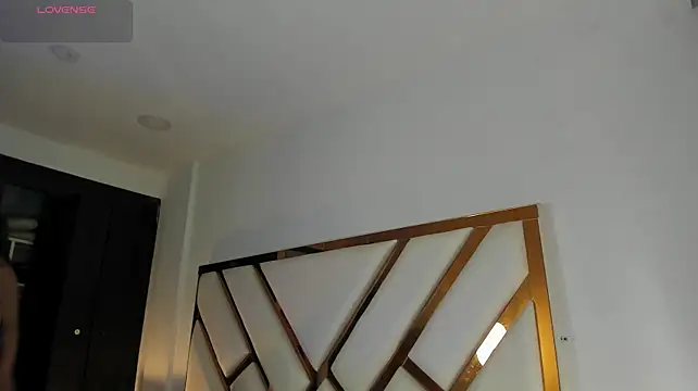 Aron_cruz live cam on StripChat