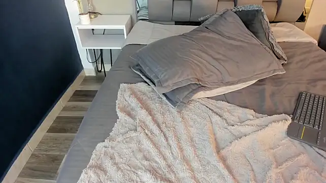 Charlie___Musk live cam on StripChat