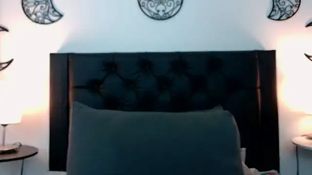 NatalyGuzman26 live cam on StripChat