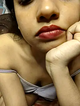 ALIZA_FENDY live cam on StripChat
