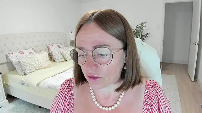 Vika73 live cam on StripChat