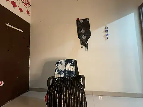 Hy_Selahh live cam on StripChat
