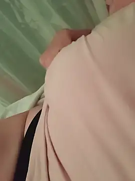 LatinaCalienteMilf live cam on StripChat