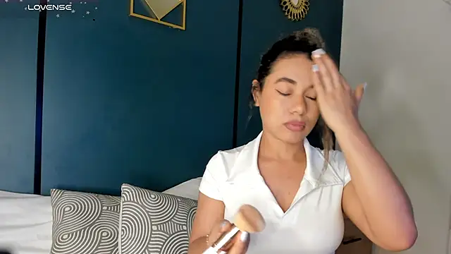 angie_leonn