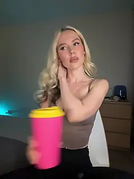 Webcam Model(xDinnax) is live