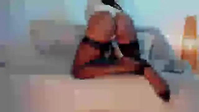 SWEET_MIA27 live cam on StripChat