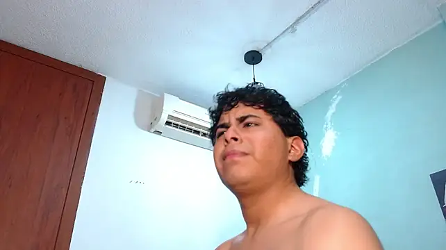 stefano_piero live cam on StripChat
