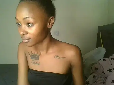 Prettyquueen live cam on StripChat
