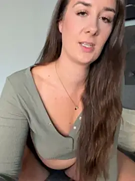 EllaMae Live Webcam on Stripchat