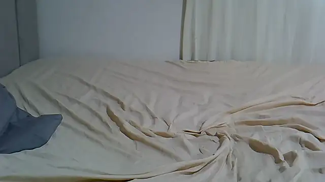 Lannah_Sky live cam on StripChat