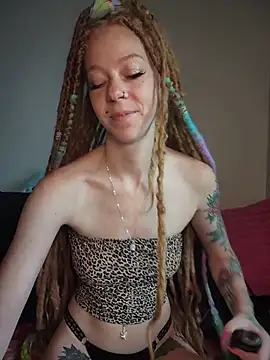 LucidLucy live room snapshot on Stripchat