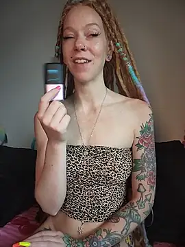 LucidLucy live webcam