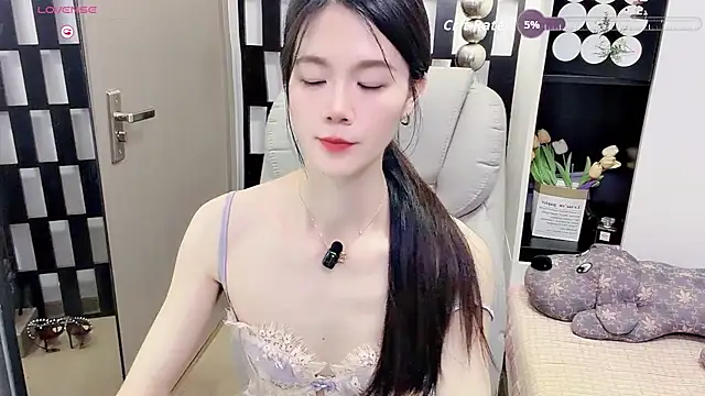 Yueyue-MM live cam on StripChat